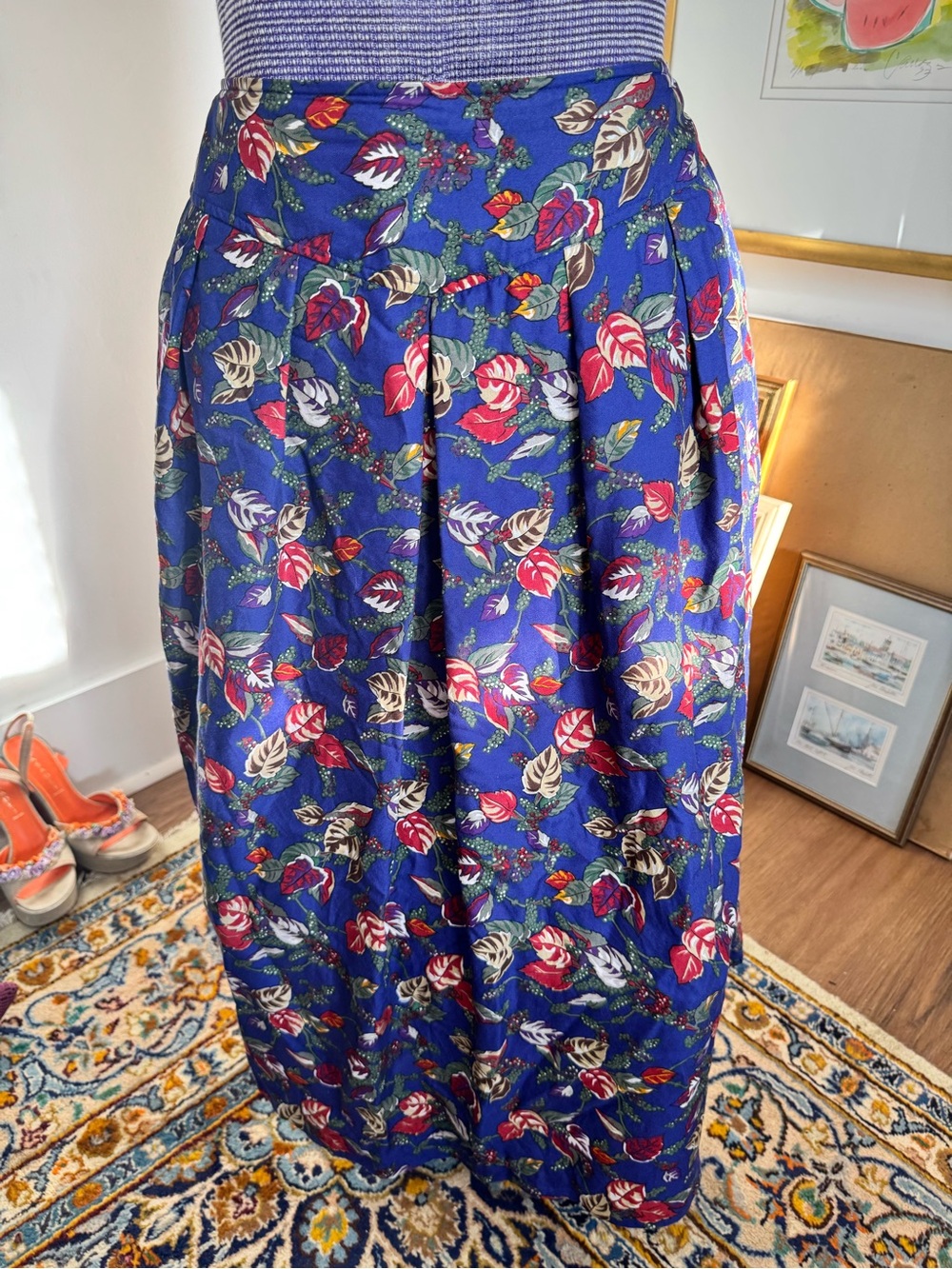 Vintage striking Blue Floral Midi Skirt, Sz 20